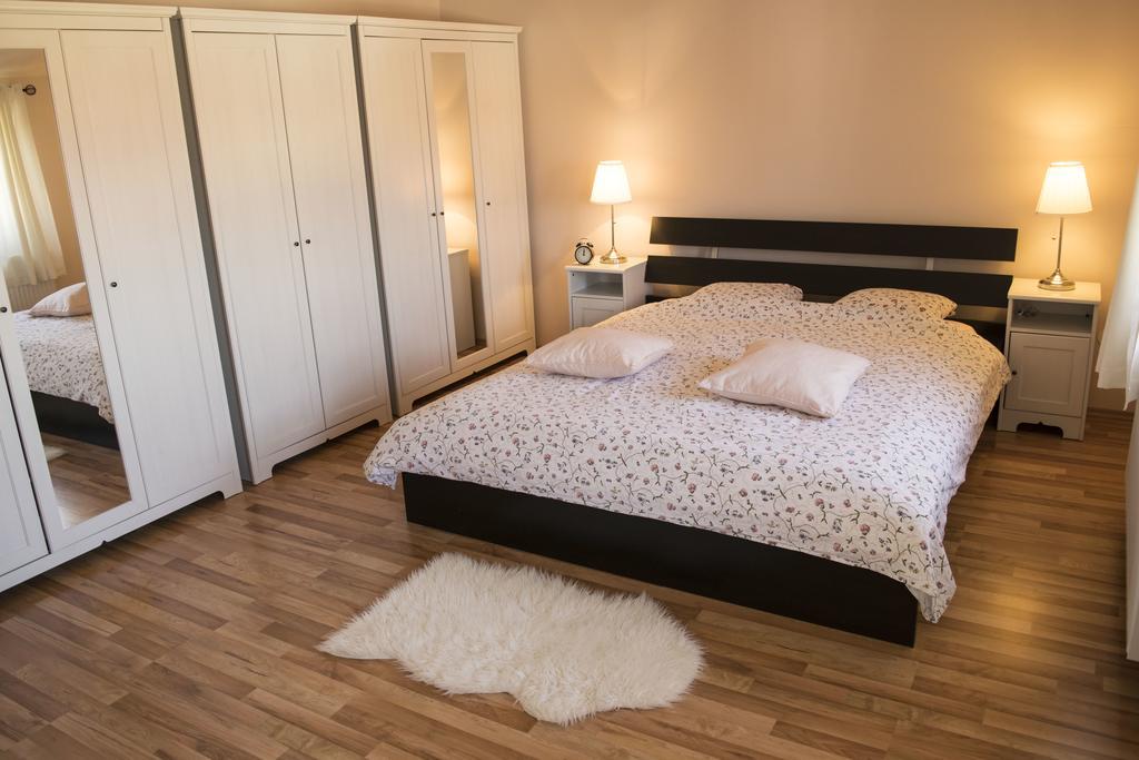 Jimmy Apartments Пула Екстериор снимка