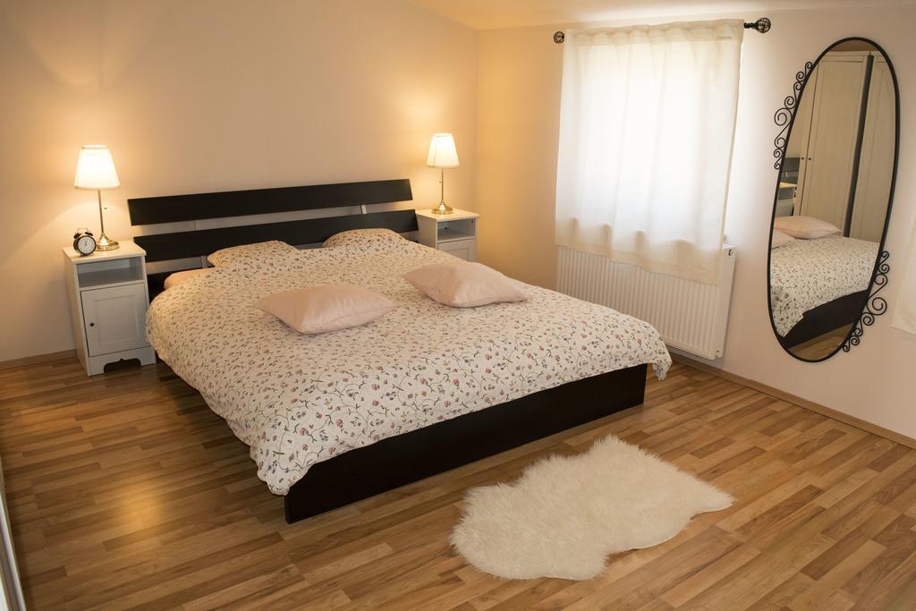 Jimmy Apartments Пула Екстериор снимка